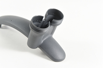 塑膠模具注塑加工選擇注塑機(jī)時應(yīng)該注意什么呢？