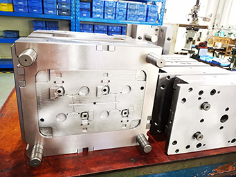 又一套精密注塑模具確認走模啦！