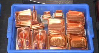 注塑模具電火花加工、銅電極或石墨電極哪一種更好？