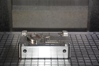 塑膠模具加工廠—因為專業(yè)，所以信賴