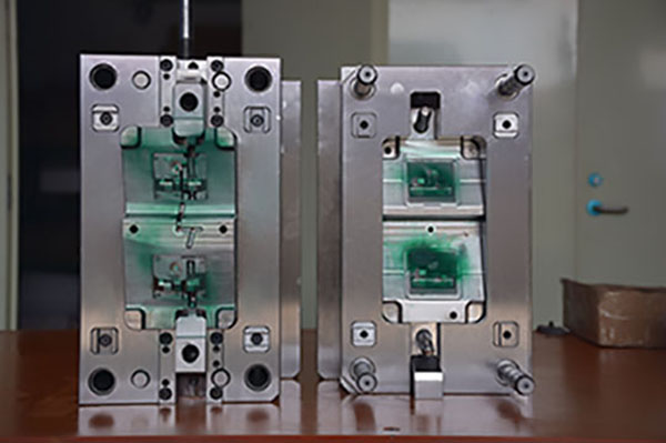 注塑模具開模 注塑模具開模