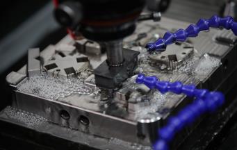 如何處理注塑模具成型產(chǎn)生的塑性變形？