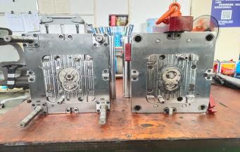 如何確定模塑分模線的位置？